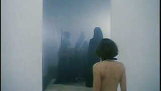 یک MILF آسیایی حریص پسر خوانده اش را رقص زنان چاق میخکوب می کند
