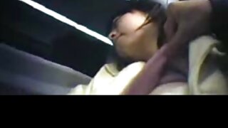 یک خروس بزرگ برای یک غریبه در ماشینش در حین رانندگی و آن را می مکد رقص با شورت و سپس می ایستد و بیدمشک تنگ او را فاک می کند