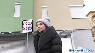 نوجوان زیبای الیجا نوآر در رقص هندی سکس اقدامی پرشور الاغ بزرگ و زیبای خود را نشان داده است.